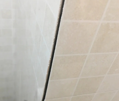 浚县瓷砖空鼓维修公司分享阳台瓷砖脱落的修复过程可以分为以下几个步骤
